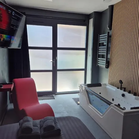 Balneo Bord De - 800m De La * 富拉