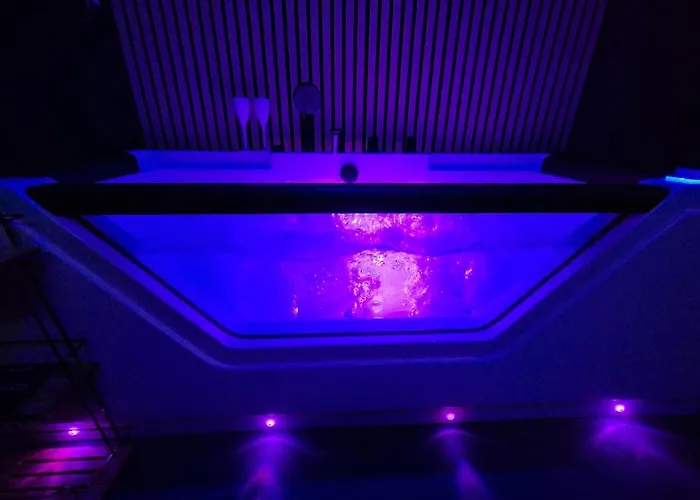 Balneo Bord De - 800m De La 度假居 富拉