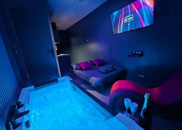 Balneo Bord De - 800m De La * 富拉