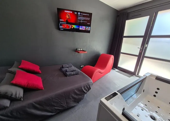 Balneo Bord De - 800m De La 度假居 富拉